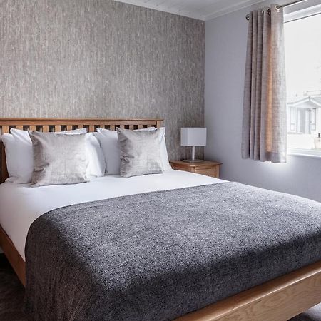 Roydon Marina Village Lodges 外观 照片