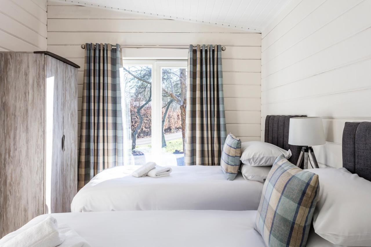 Roydon Marina Village Lodges 外观 照片