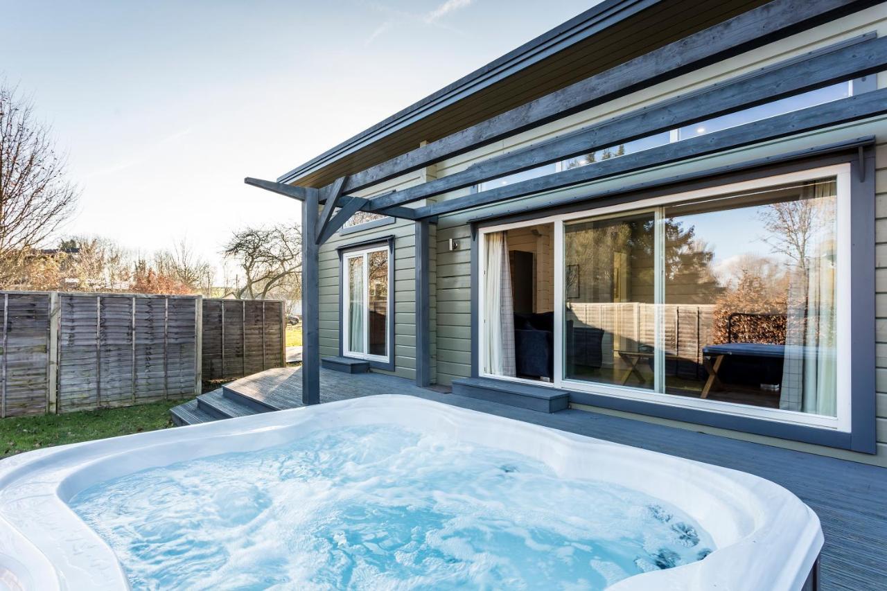 Roydon Marina Village Lodges 外观 照片