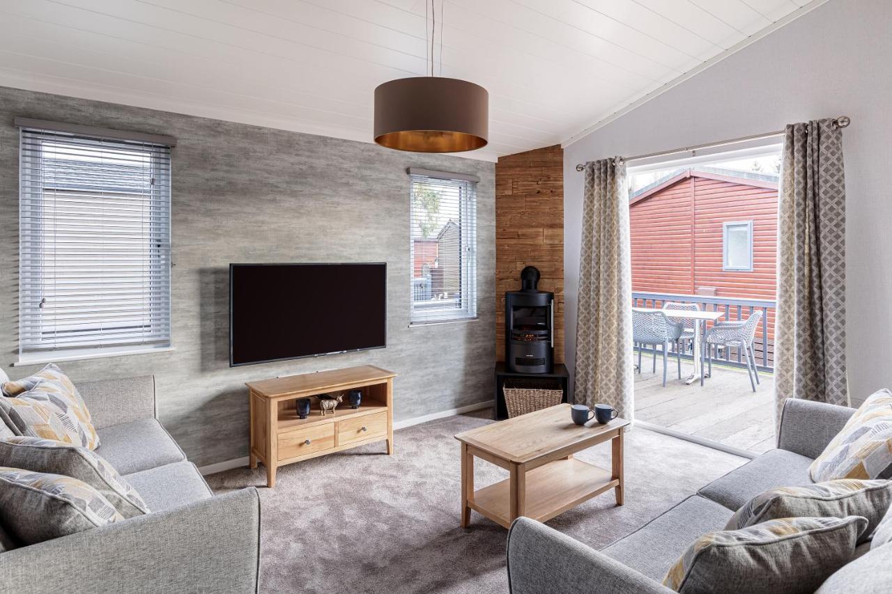 Roydon Marina Village Lodges 外观 照片