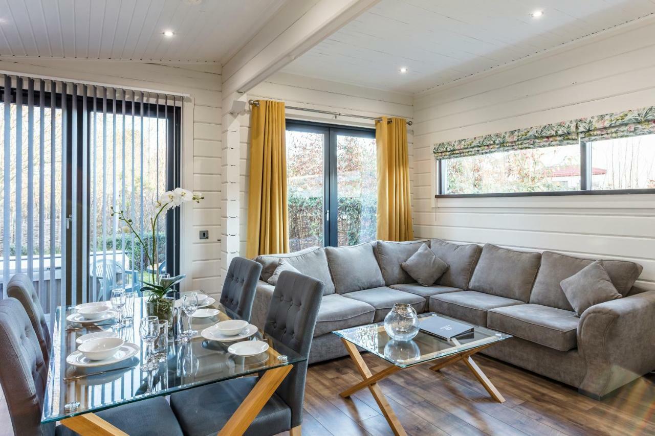 Roydon Marina Village Lodges 外观 照片