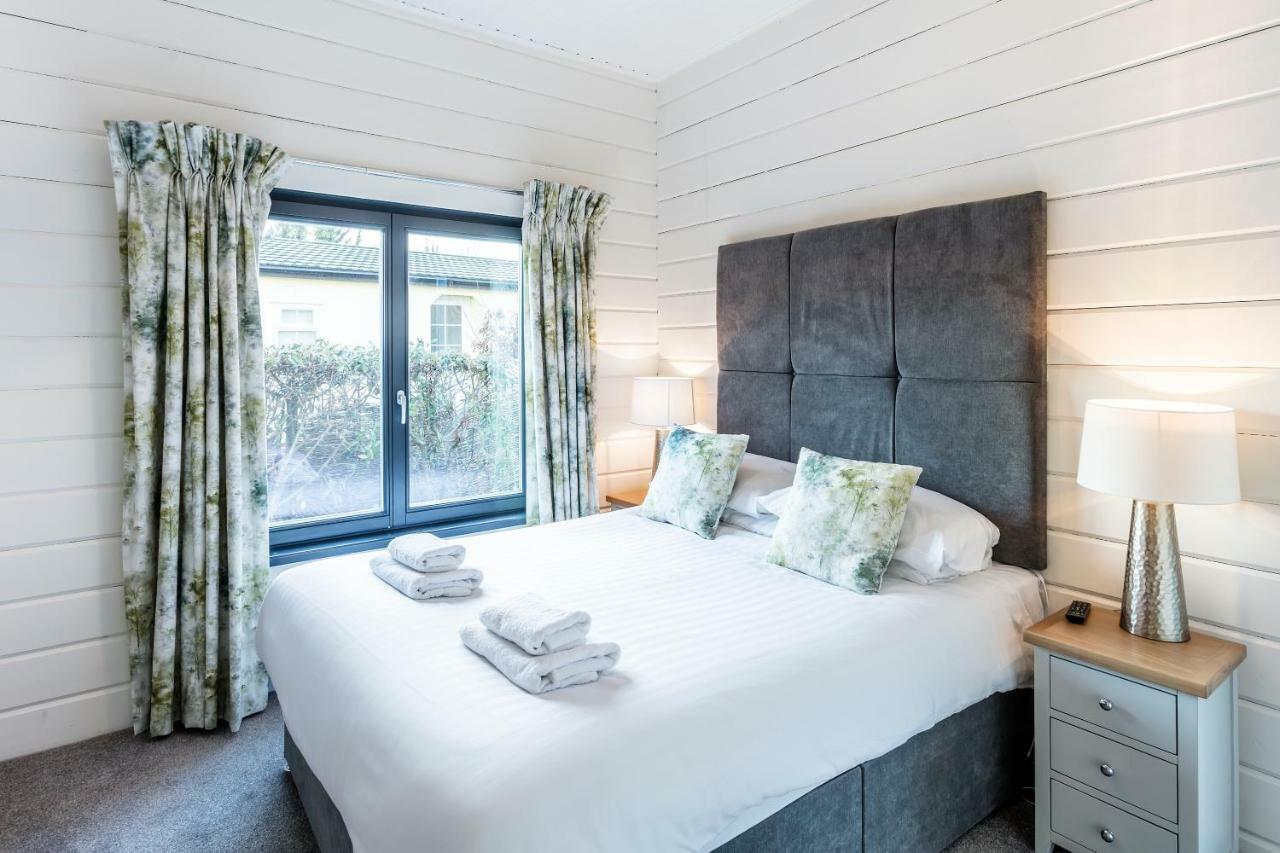 Roydon Marina Village Lodges 外观 照片
