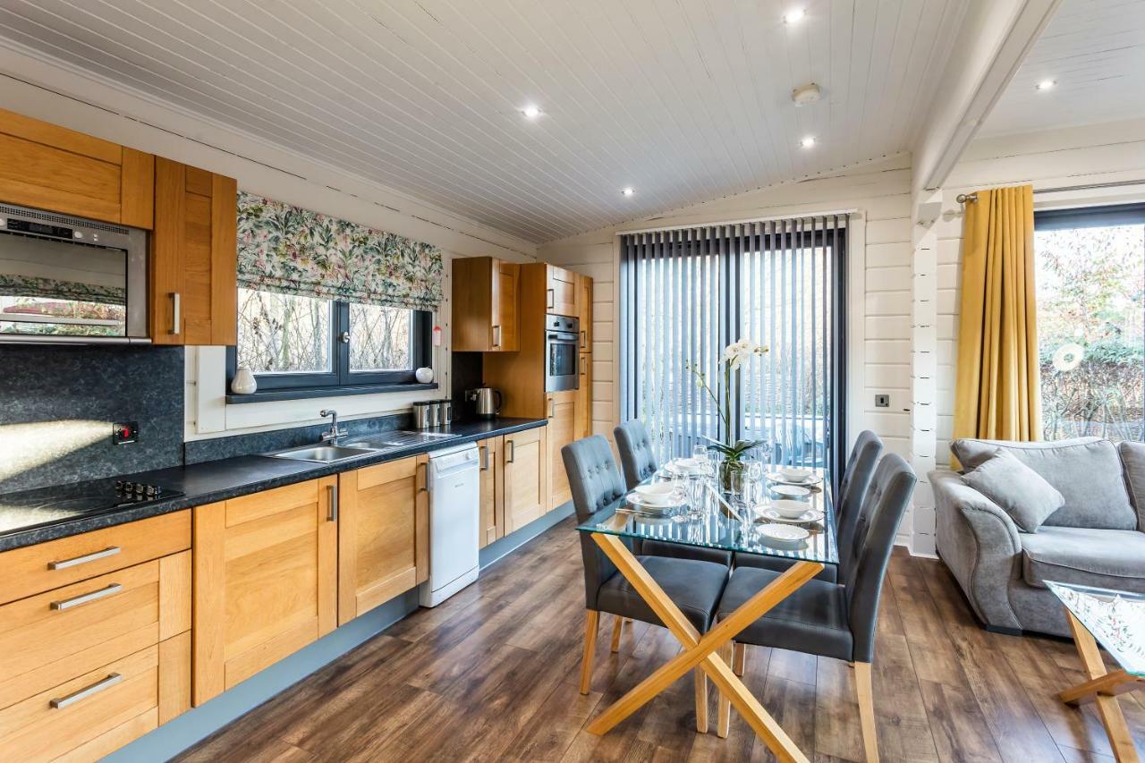 Roydon Marina Village Lodges 外观 照片