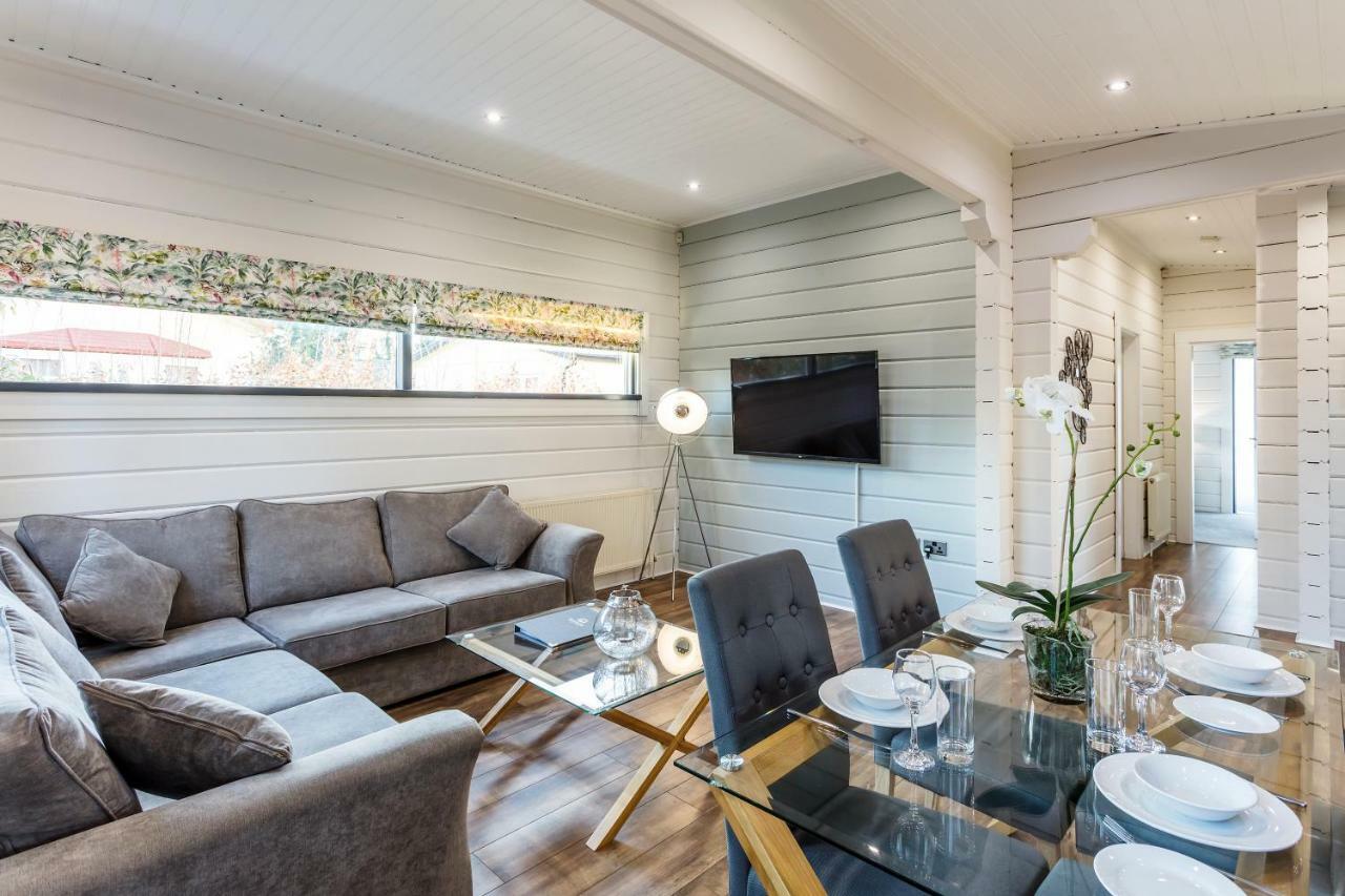 Roydon Marina Village Lodges 外观 照片