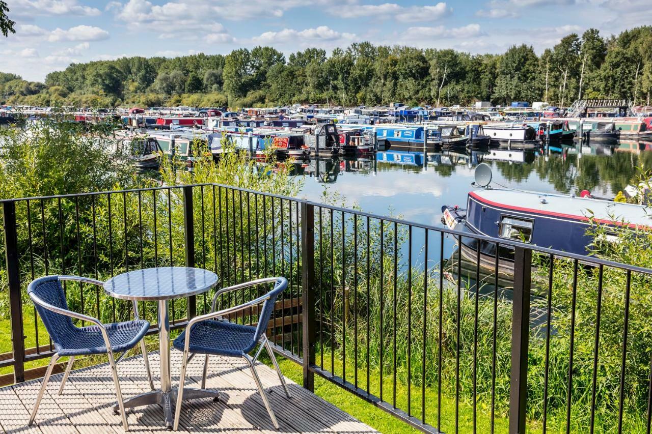 Roydon Marina Village Lodges 外观 照片